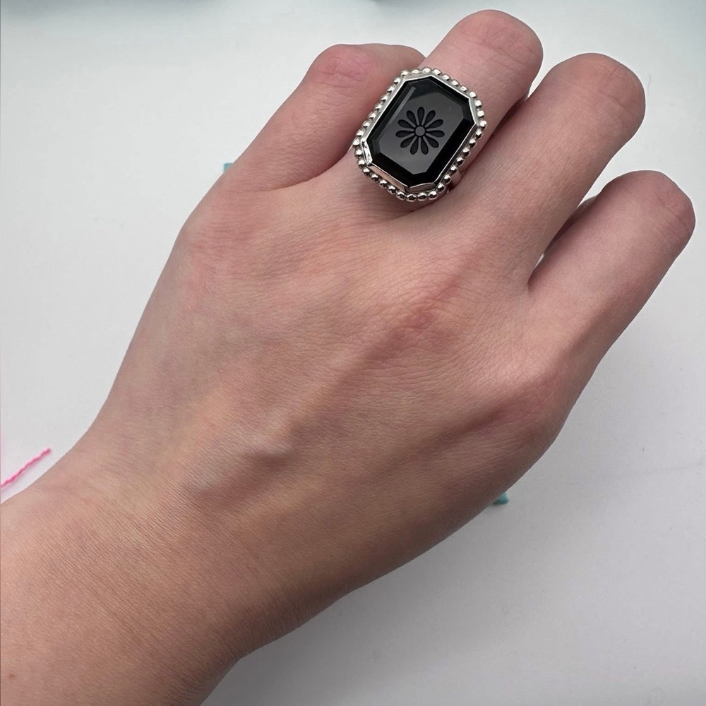 Tiffany & Co New daisy Ziegfeld black onyx ring in size 7 sterling silver